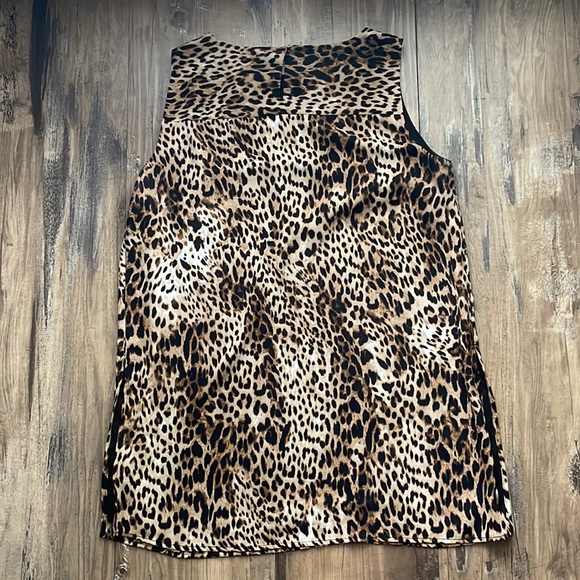 Beautiful Leopard Top - Picture 4 of 6